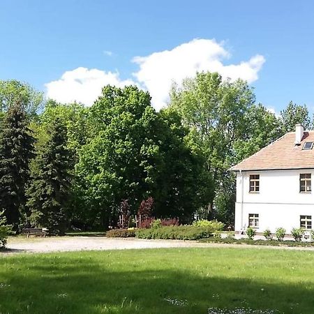 Dwor Komorowo Exteriör bild